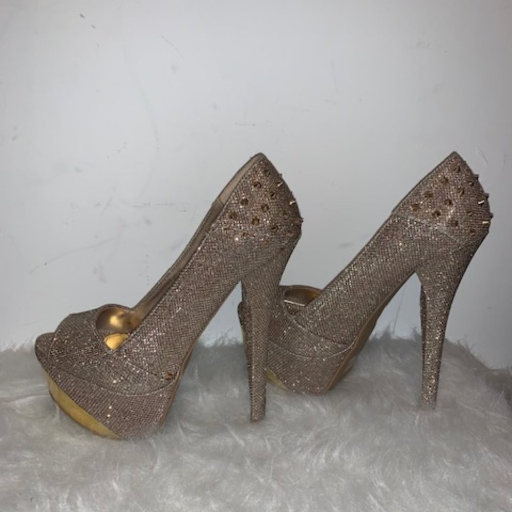 Qupid Count-08 Champagne Glitter Peep Toe Pump